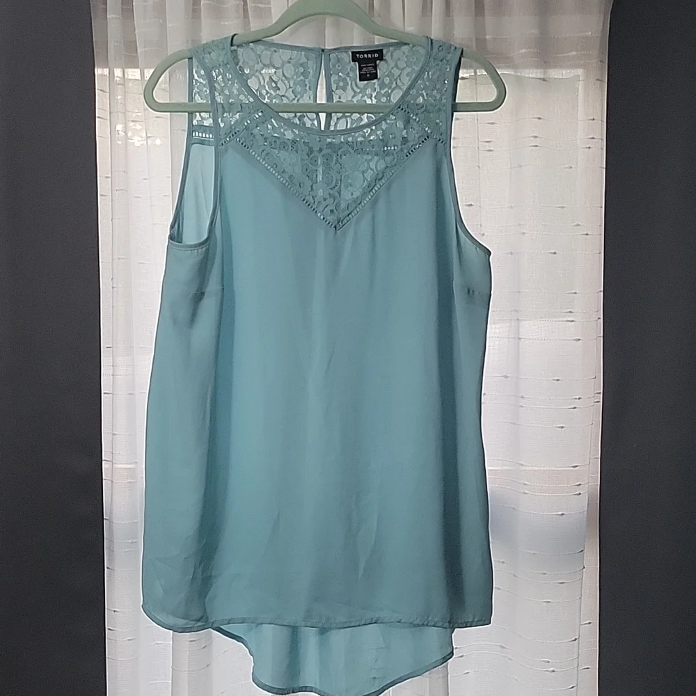 Torrid Tank - Picture 1 of 4